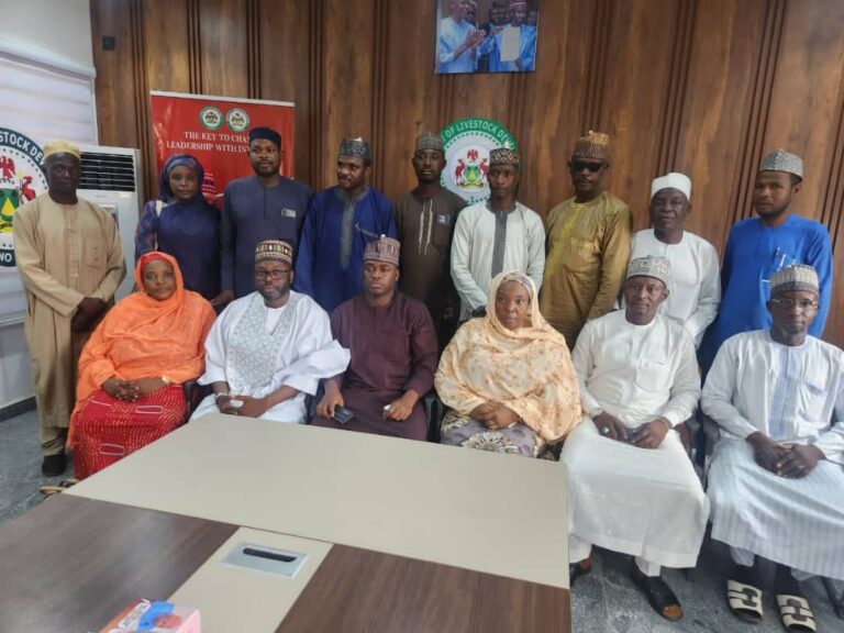 AG Maude celebrates Waya’s 25 years of service AG PS and other Staffs