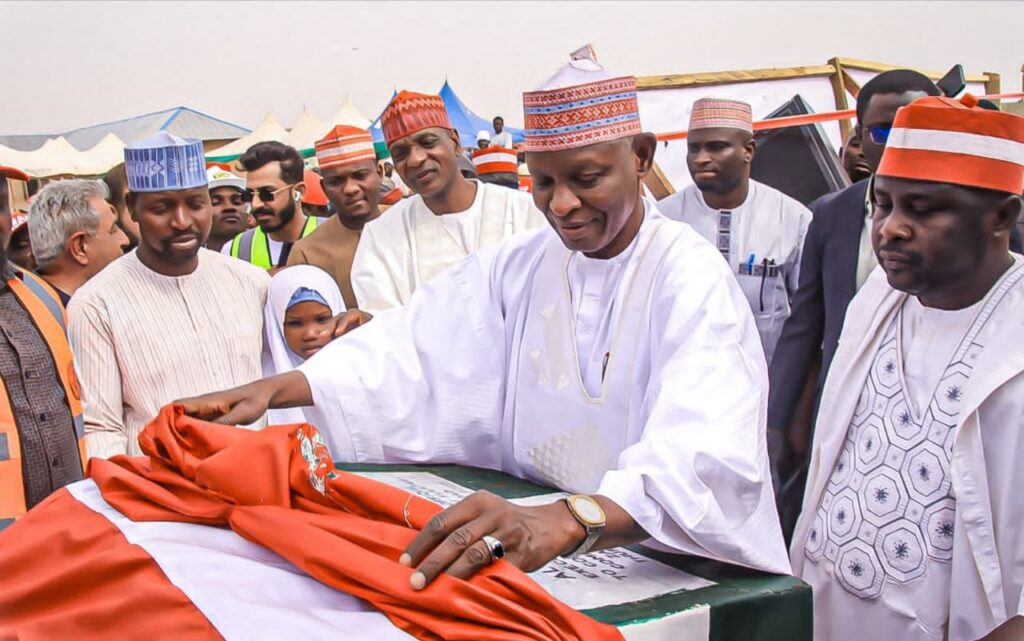 KANO STATE GOVERNOR INAUGURATES N1 BILLION ZAREWA – FULATAN – DANGUZURI ROAD, CONSTRUCTED BY KSADP Commissioned of Fulatan Zarewa Road