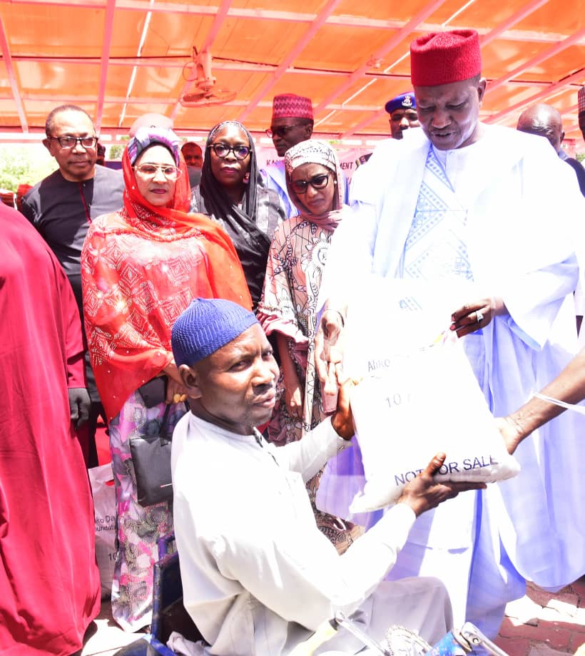 Aliko Dangote Foundation targets one million Nigerians with one million bags of rice worth N16bn Deputy Governor Kano distributed rice to vulnerabl