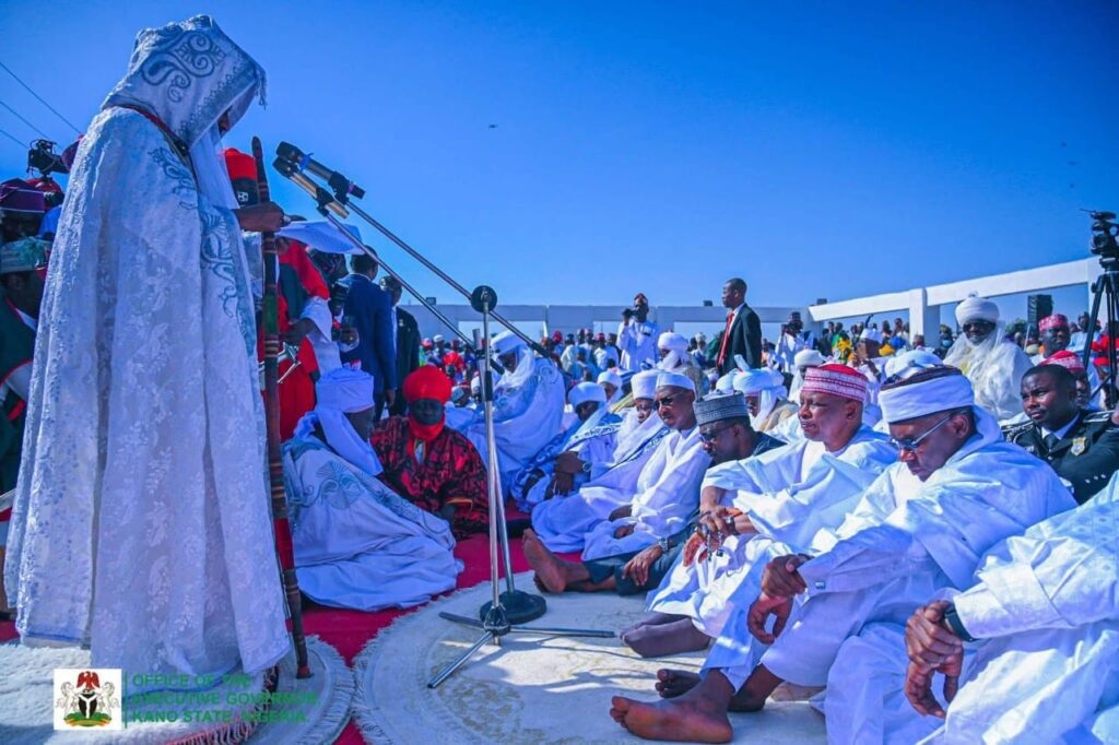Emir of Kano Reading the Ssermon Emir of Kano Reading the Ssermon