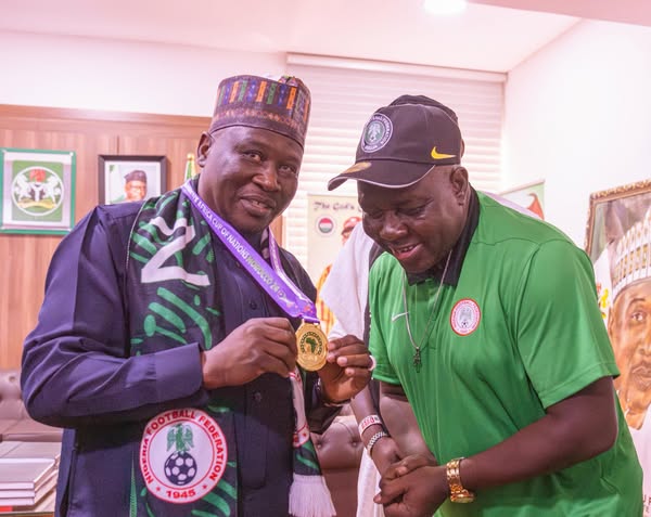 Governor Fintiri presents Cash to Tactician Gov Ahmad Fintiri with Coach Justin Madugu