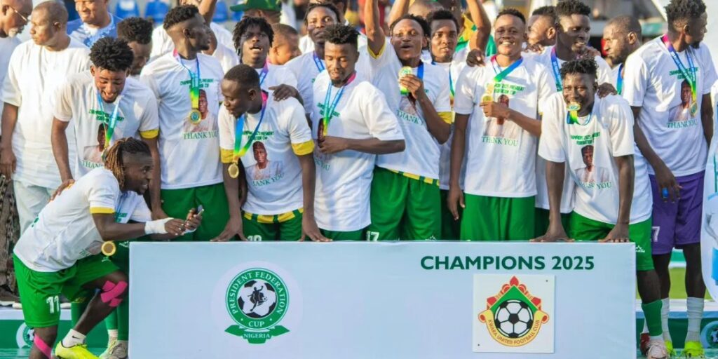 Kwarai State Government Rewards Excellence Kwara lifting this year's President Federation Cup