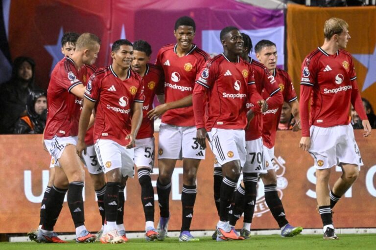 Manchester United win first match in six years at Stamford bridge Manchester United