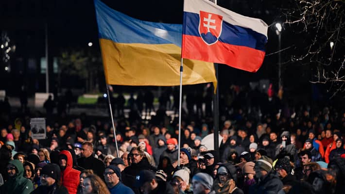 Thousands protest in Slovakia against Premier Fico’s government Protesters Slovakia