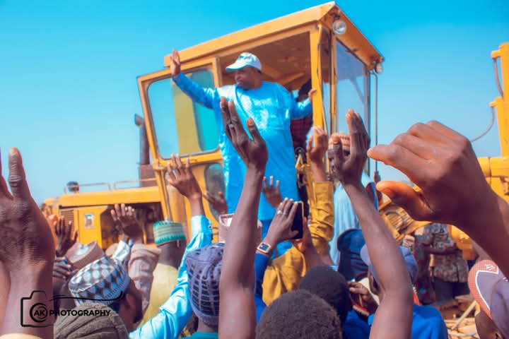 Chidari commissioned 10.5km road networks linking Makoda to Dambatta communities. Road commissioned